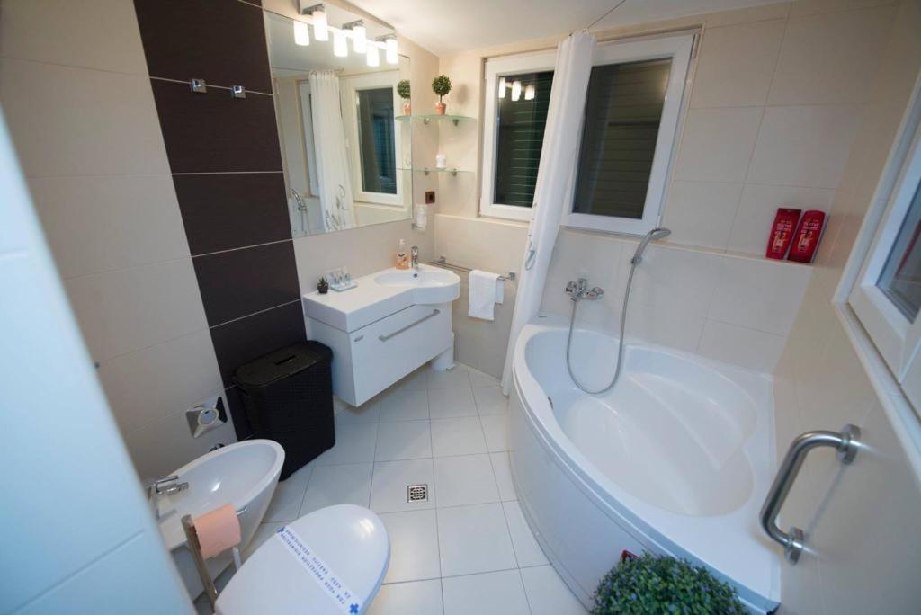 Central Luxury Apartment Xenia Сплит Екстериор снимка